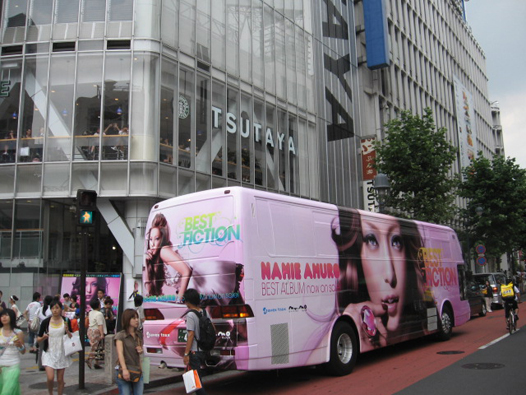 【新品未使用】安室奈美恵　ラッピングカー　バス 北谷町】アメリカンビレッジ内を1日2回安室ちゃんバスが運行中！782名